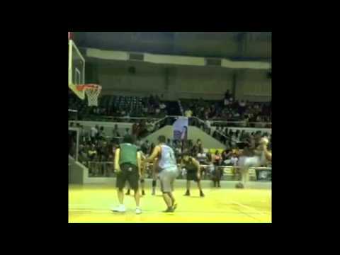 Il tiro libero più acrobatico della storia del basket!