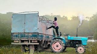 Repair Girl Restores a 30-Year-Old Car Step by Step to Support Farmers During the Harvest Season
