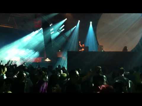 Tiesto ft Maxi Jazz - Dance 4 Life (Sander Van Doorn Remix) @ ASOT 550/Den Bosch