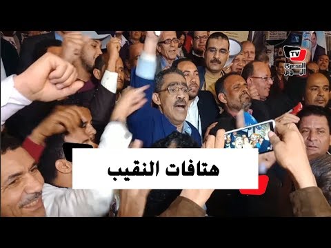 ضياء رشوان يهتف على سلالم النقابة «عاش كفاح الصحفيين» عقب فوزه بمنصب النقيب