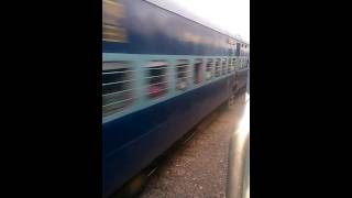 preview picture of video 'Farakka Express Deadly Overtake'