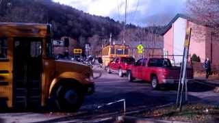 preview picture of video 'School Bus Stops in Roundabout - Keck Circle, Montpelier, VT'