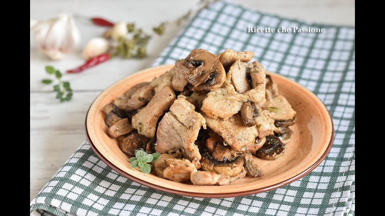 Pancetta in padella con funghi champignon - Ricette che passione