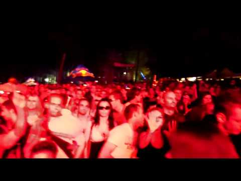 Axwell @ Mácháč 2010 play Seven Nation Army/Benny Benassi - Satisfaction