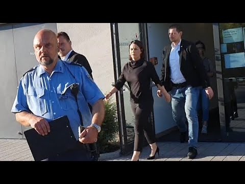 #Baerbock von Aktivist Mann konfrontiert! Falkensee 30.05.2023 TEILEN