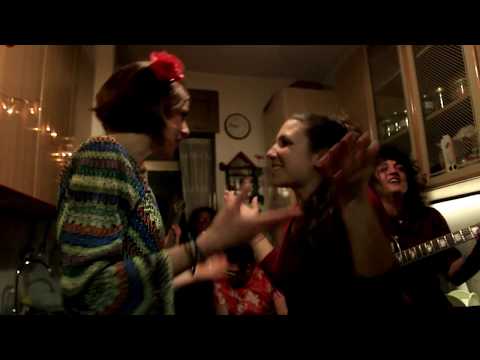 LOS3SALTOS - STUPID CUMBIA - MUSIQUITA EN LA COCINA #307 - ROMA