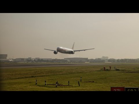 Extreme 777 low pass! at seattle airport (X-plane mobile)