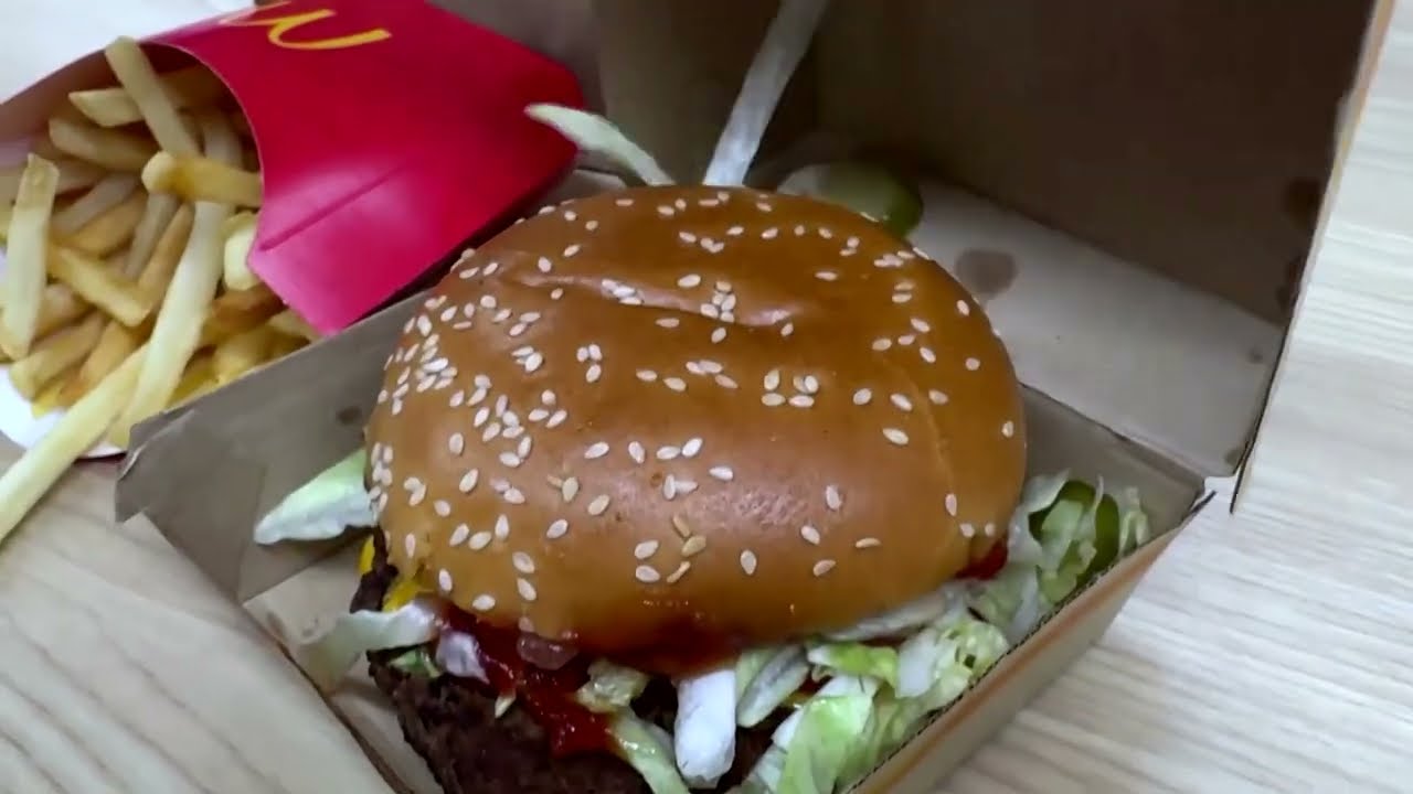 Fast-food chains hold the onions after McDonald's E. coli cases | REUTERS