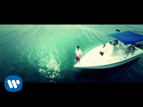 ESTEMIKE feat. Buxxi -  Amor en la playa (Videoclip Oficial) #CarácterLatino