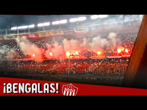 "Recibimiento - GRAN FINAL, Junior 1-1 Medellin" Barra: Frente Rojiblanco Sur &bull; Club: Junior de Barranquilla