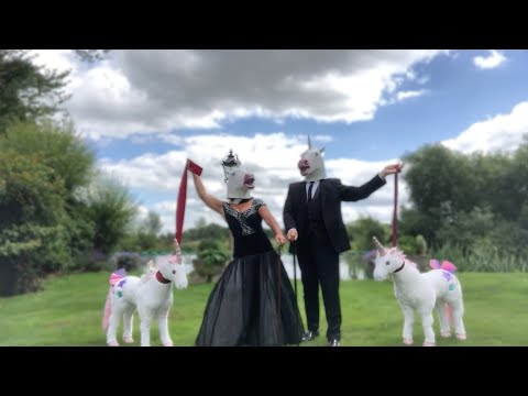 Toyah & Robert's vintage Sunday Lunch: Dance of the Sugar Plum Unicorns
