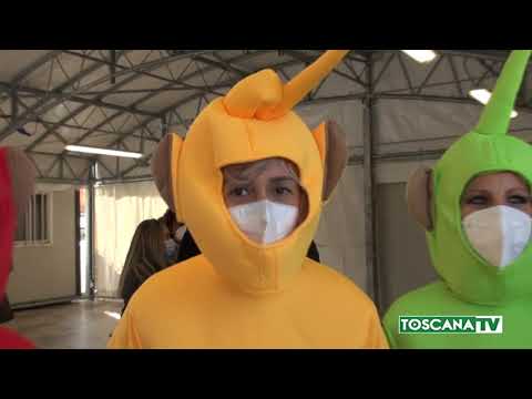 2020-11-27 PISA - INFERMIERI MASCHERATI DA TELETUBBIES PER I TAMPONI