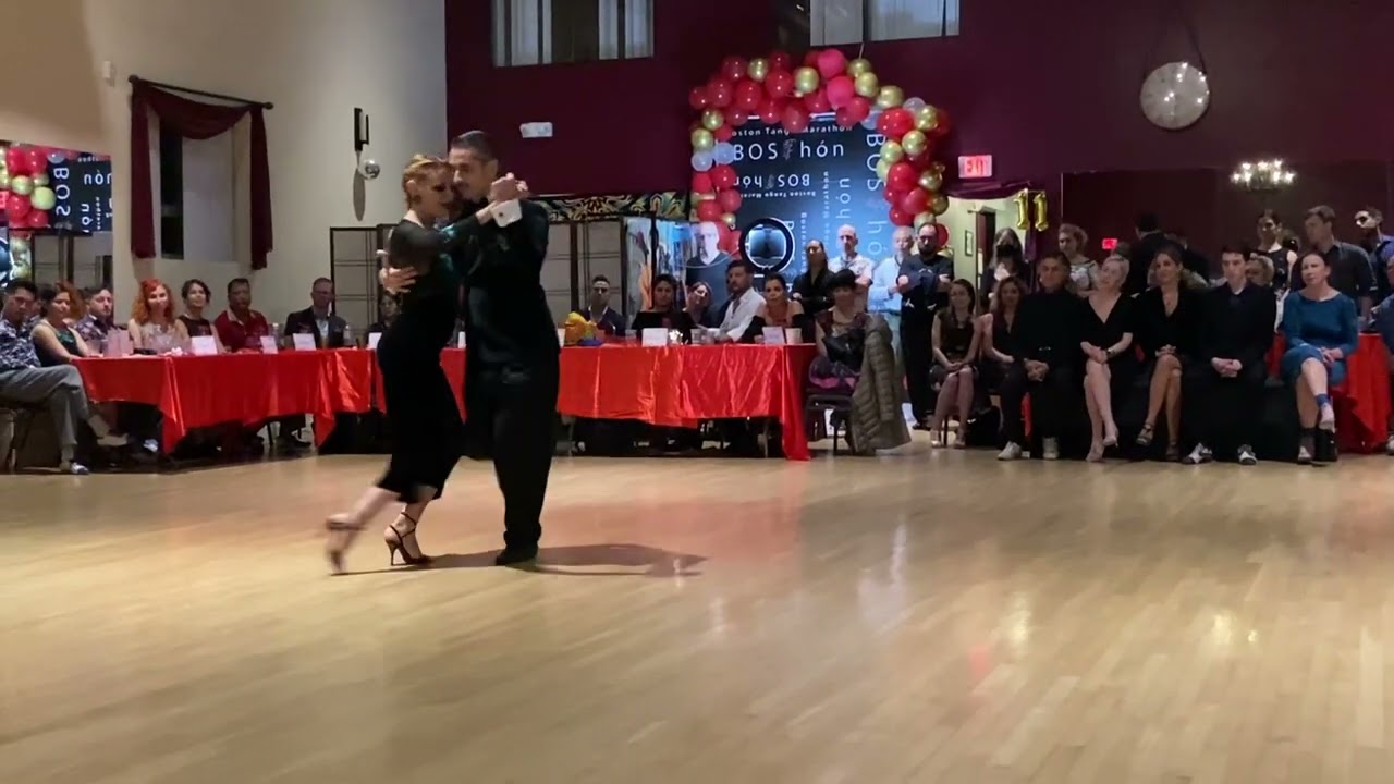 Ojos negros que fascinam - Carol di monaco e Simo raucci