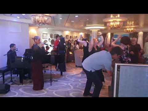 Entice Duo live at the Shakers Bar onboard Norwegian Breakaway Baltic cruise 2018