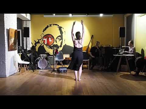 Даша Новикова на концерте Hot Engines Band