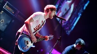 5 Seconds of Summer - Hey Everybody! (Radio 1&#39;s Teen Awards 2015)