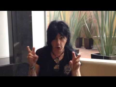 Phil Lewis, a voz do L.A Guns, no Manifesto Bar - Sábado (08/02/2014)