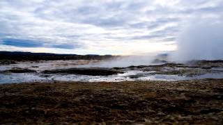 preview picture of video 'Strokkur Geyser in Iceland'