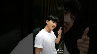 #张杰 点一首2018未•live的清跟唱《Millionaire》祝大家假期愉快~无论身在何处，开开心心，注意防晒