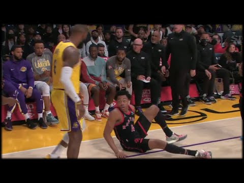 LeBron James Viciously WHIPS the Basketball at Scottie Barnes 😤