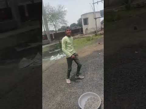 लंड जिये ऐसी जिंदगी 300 रुपए में दिन भर तगारा ताके,,😆😆😆😆