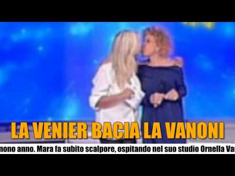 MARA VENIER BACIA ORNELLA VANONI SULLA BOCCA A DOMENICA IN - NEWS