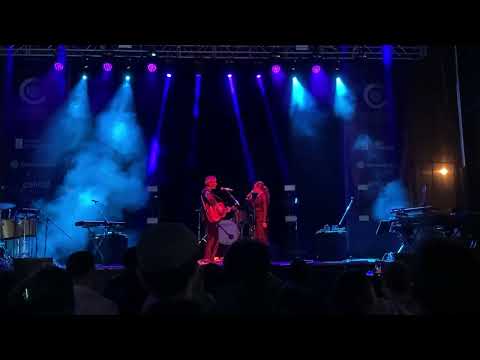 POR EL VIEJO BARRIO. XOEL LÓPEZ e MARÍA YFEU