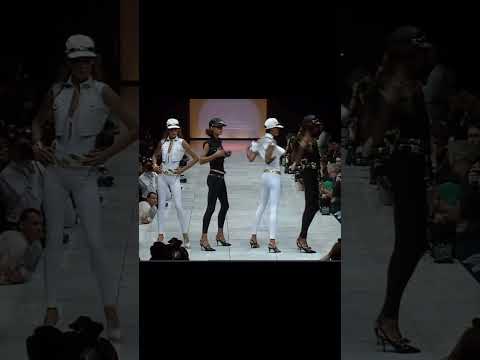 The fierce group at Versace Spring/Summer 1992. This moment will always be iconic.