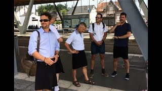 Chapitre 11 - Nantes : canicule, les conducteurs CFDT de la TAN sont en jupe pour protester 