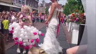preview picture of video 'Bruidsmeisje in Ballonnenjurk Zomermarkt Lichtenvoorde'