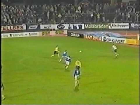 Bruno Fogaça - Limpa o goleiro e marca mais um.