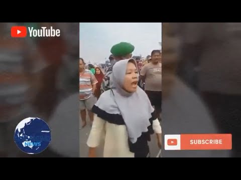 Tidak Terima Selalu Dijagain dan Di Kejar Kejar, Emak Emak PKL Ribut Sama Petugas Jadi Viral