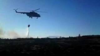 preview picture of video 'Nízke Tatry, vrtuľník hasí požiar (jeseň 2011)'
