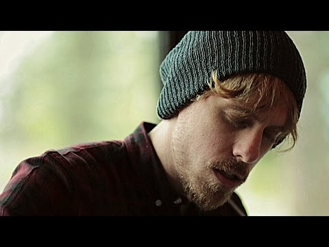 One Song.One Take: Noah Clouds - With Handfuls Of Dust And Broken Stone