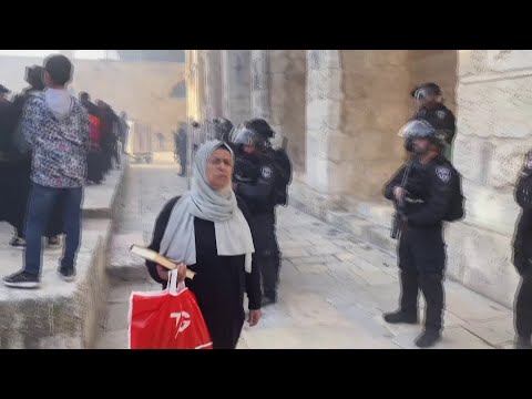 Top News - Sërish përleshje në xhaminë Al Aksa / Gurë dhe plumba gome në portën e vendit të shenjtë