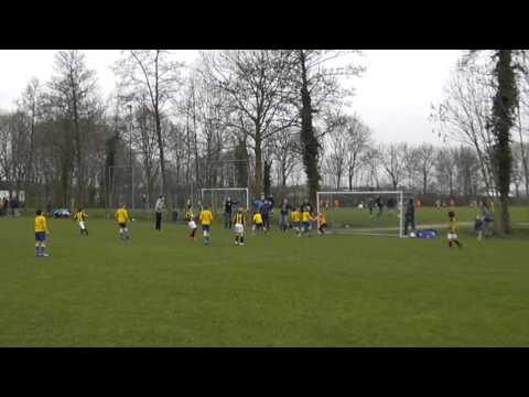 Onhoudbaar schot uit een corner van SCH '44. 2-1.