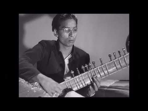 Ust Vilayat Khan aged 16 - rare video