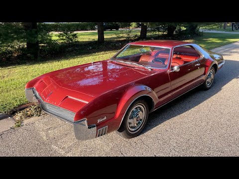 What Makes the 1966 Oldsmobile Toronado A Uniquely Strange Car? (in HD!)