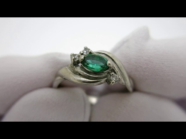 Серебряное кольцо с изумрудом 338кю Видеообзор