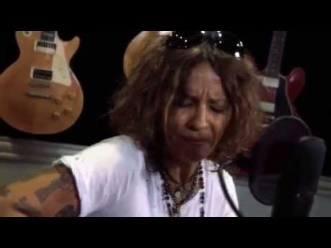 Linda Perry "It F*cking Hurts" At: Guitar Center