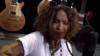 Linda Perry &quot;It F*cking Hurts&quot; At: Guitar Center