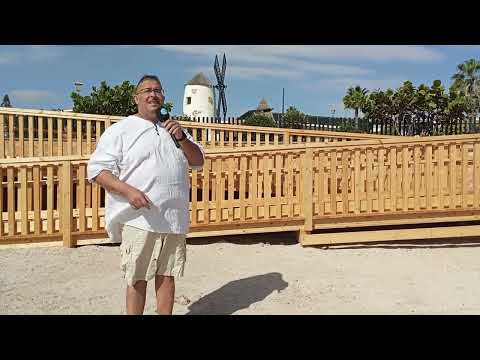 Hoy cerca de ti, Juan Alberto Sarmiento en la playa de Caleta de Fuste (ingles)