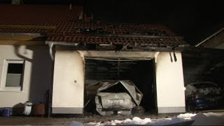 preview picture of video 'PKW´s brennen in der Garage ab - Urlaub zerstört 02.07.2012'