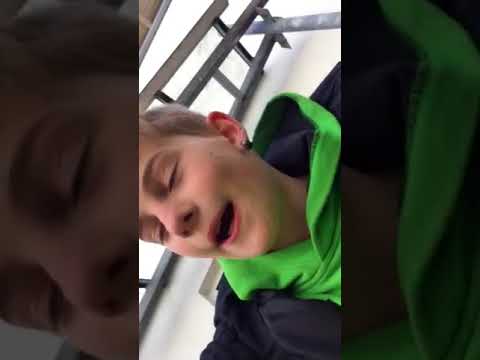 Drei Noobs die Fußball spielen