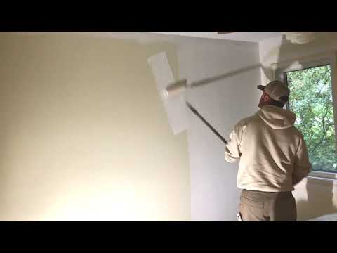 How to remove wallpaper - Step 7 (Rolling on primer)