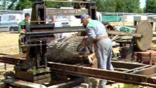 preview picture of video 'Old French saw cutting planks'