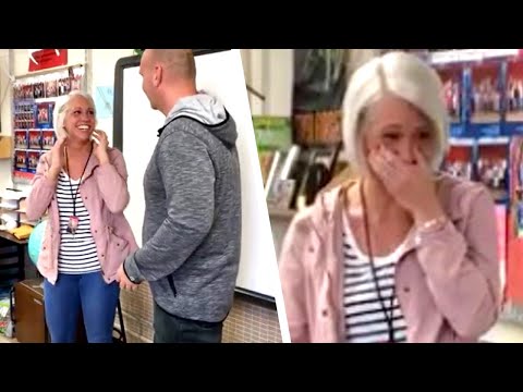 La classe si scatena quando l'insegnante conferma i pettegolezzi. Ha una relazione con la maestra...