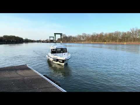 Anlegen Nr 2 für den Sportbootführerschein See Binnen vom Steg aus auf unserem Schulungsschiff