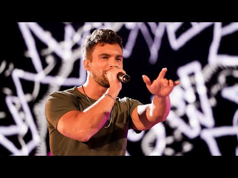 Niklas Hultberg sjunger Shut up and dance av Walk the moon i Idols kvalvecka 2… - Idol Sverige (TV4)
