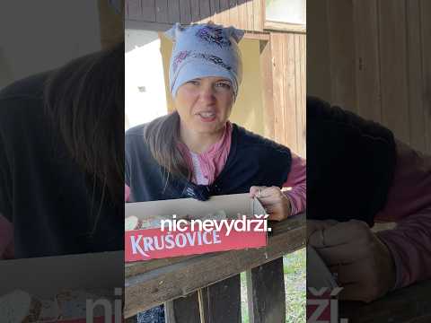 Sousedka nasušila pečivo pro koně